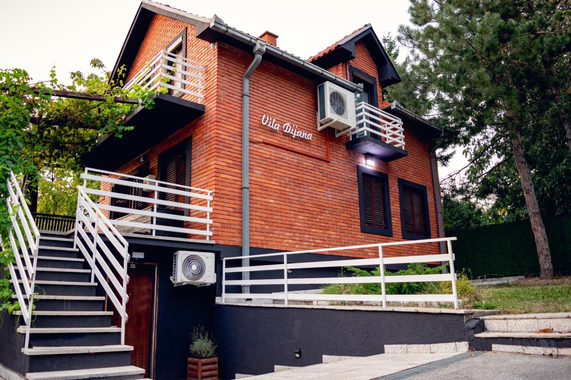 Villa Dijana - Pool, Spa, Outdoor Kitchen เบลเกรด ภายนอก รูปภาพ
